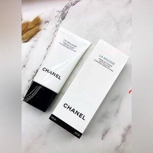 La Mousse. Anti-Pollution Cleansing Cream-To-Foam.